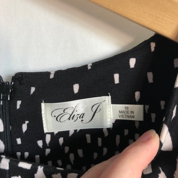 Fit & flare knee length sleeveless Eliza J dress - Picture 3 of 8